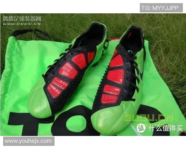 穿T90足球鞋的球星们:速度与力量的完美结合助力赛场制胜